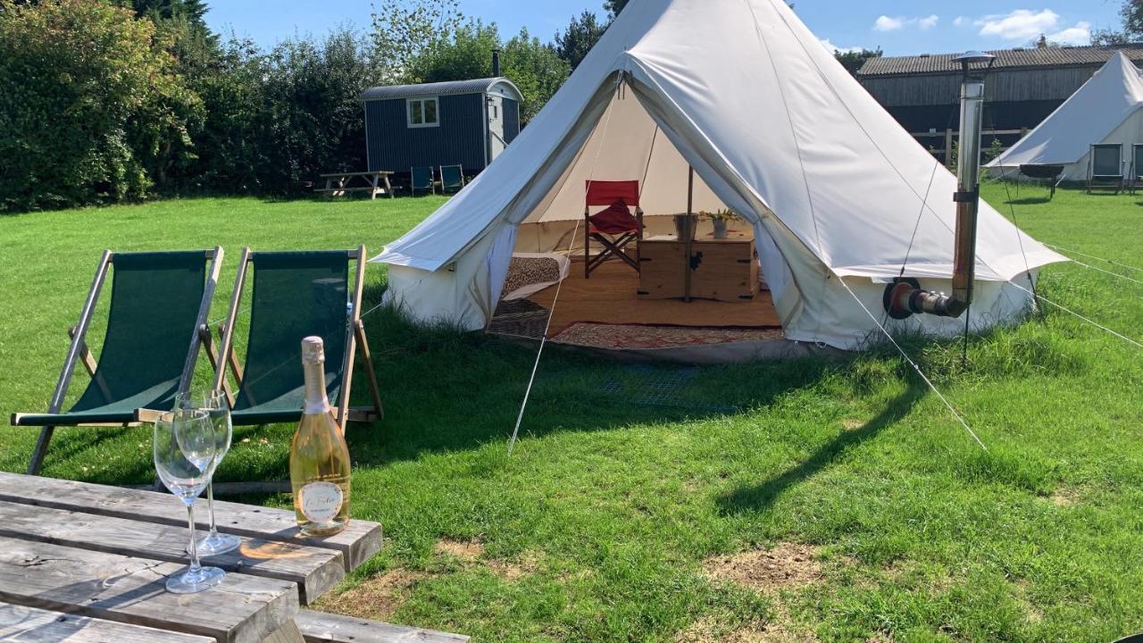 היי וויקומב Home Farm Radnage Glamping Bell Tent 6, With Log Burner And Fire Pit מראה חיצוני תמונה